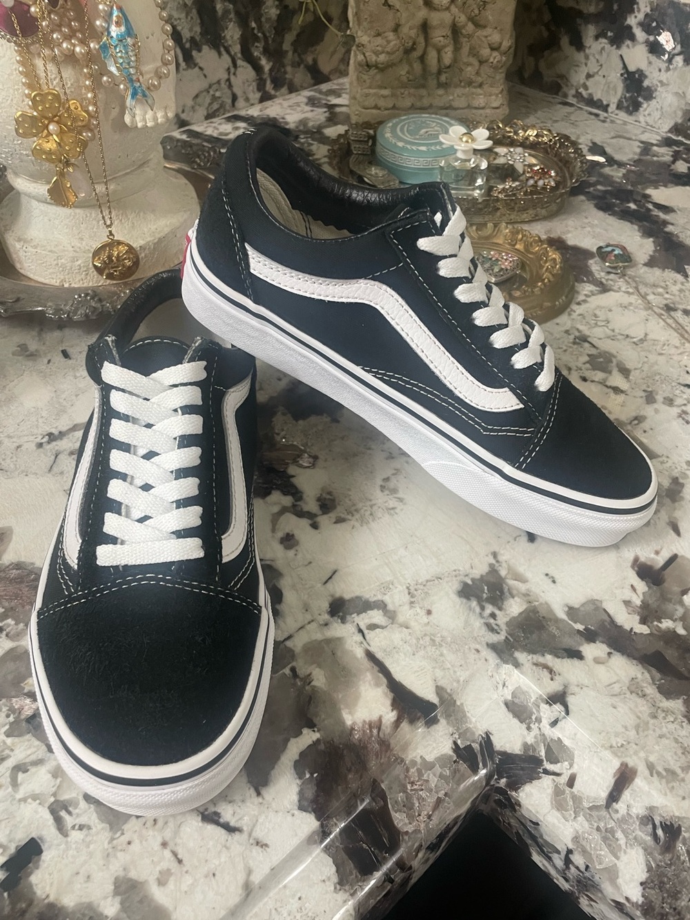Vans Old Skool Classics Sneaker in Black and White Size 5.5 Womens